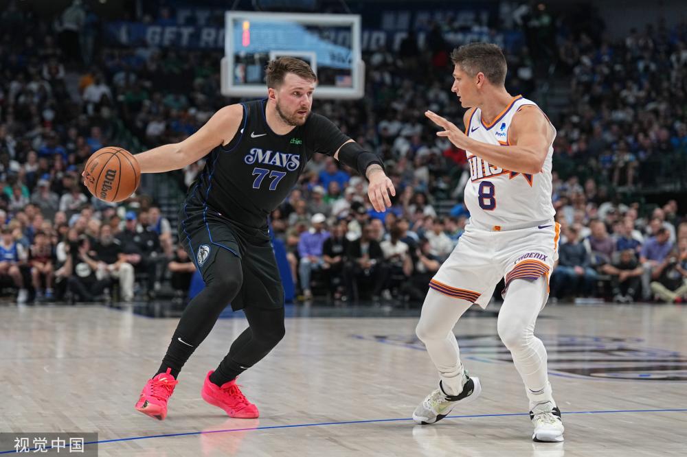 两位球员在 两位球员在