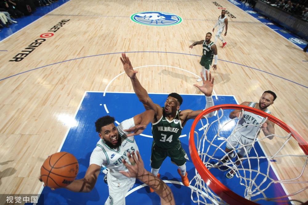 在赛场上绽 在赛场上绽