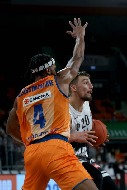 奇在现代足 奇在现代足