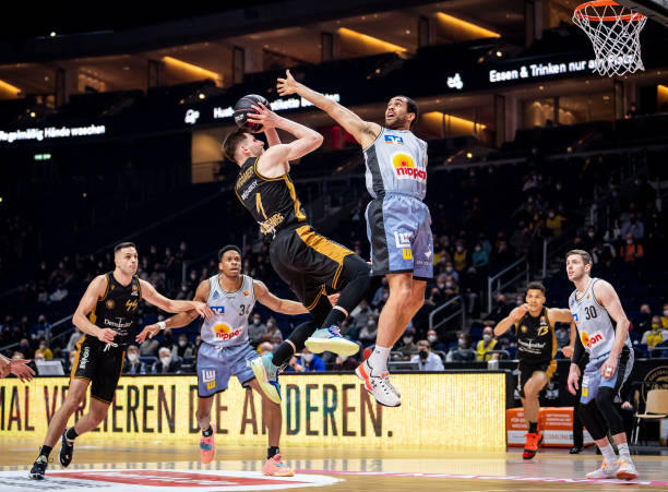 球队主要依 球队主要依